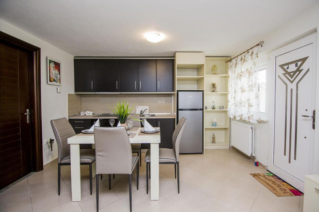 Ofrínion Kasta Bnb מראה חיצוני תמונה
